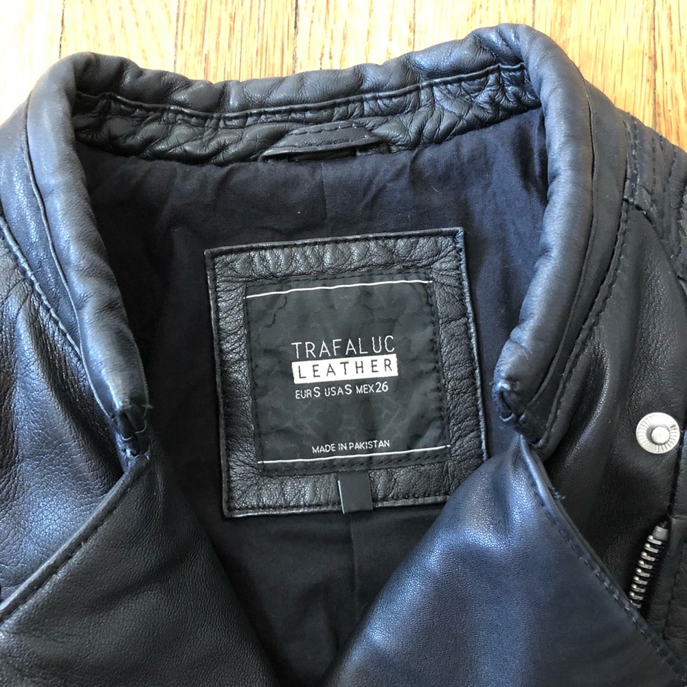 Small black leather jacket - Picture 4 of 4